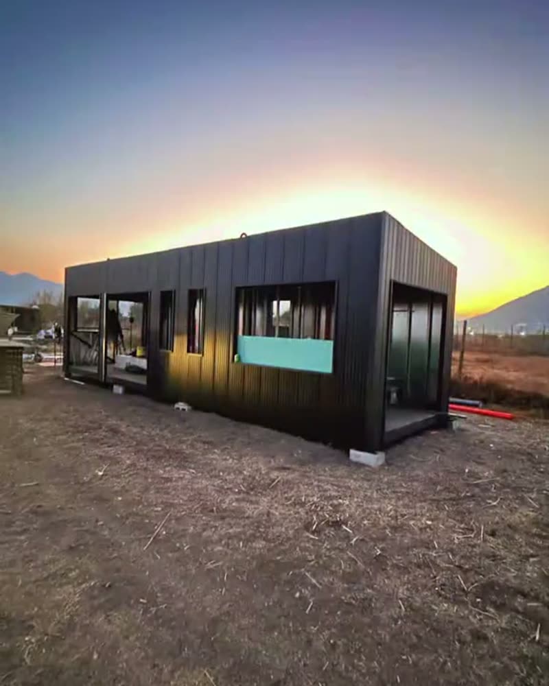 Casa modular · terminación negra